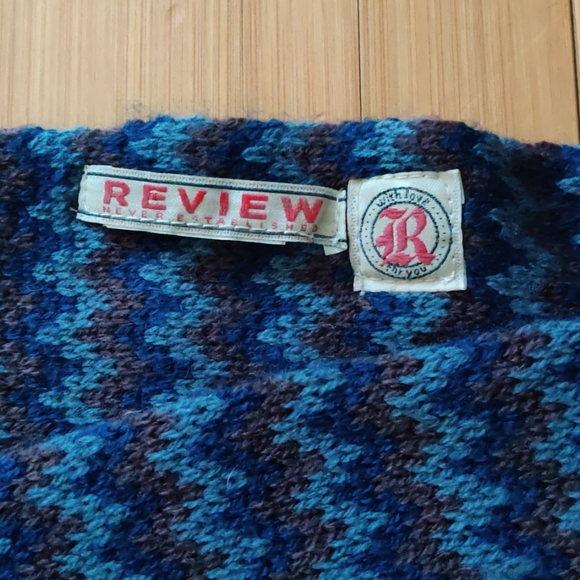 Vintage Review brand men's scarf - Picture 3 of 3